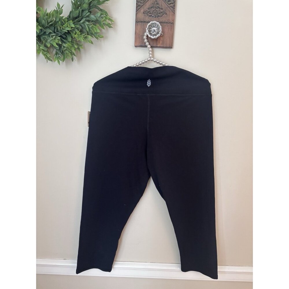 NWT Free People Movement Size XL Never Better Capri Leggings Black - Picture 2 of 6